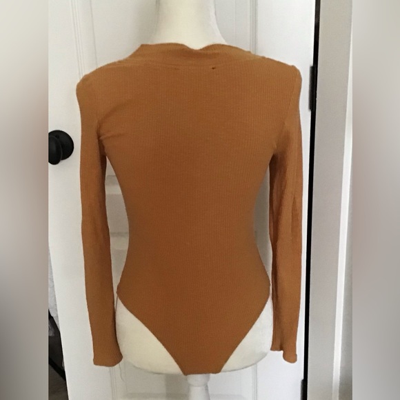 Mustard yellow ribbed bodysuit - Picture 3 of 3